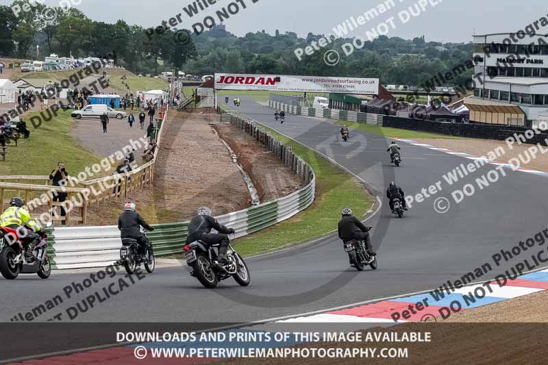 Vintage motorcycle club;eventdigitalimages;mallory park;mallory park trackday photographs;no limits trackdays;peter wileman photography;trackday digital images;trackday photos;vmcc festival 1000 bikes photographs